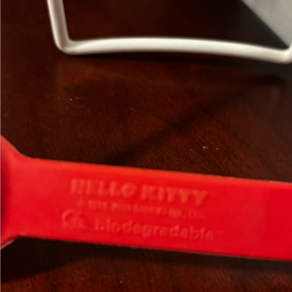 Hello Kitty Red Biodegradable Spoon 1976-2011 - Picture 4 of 4